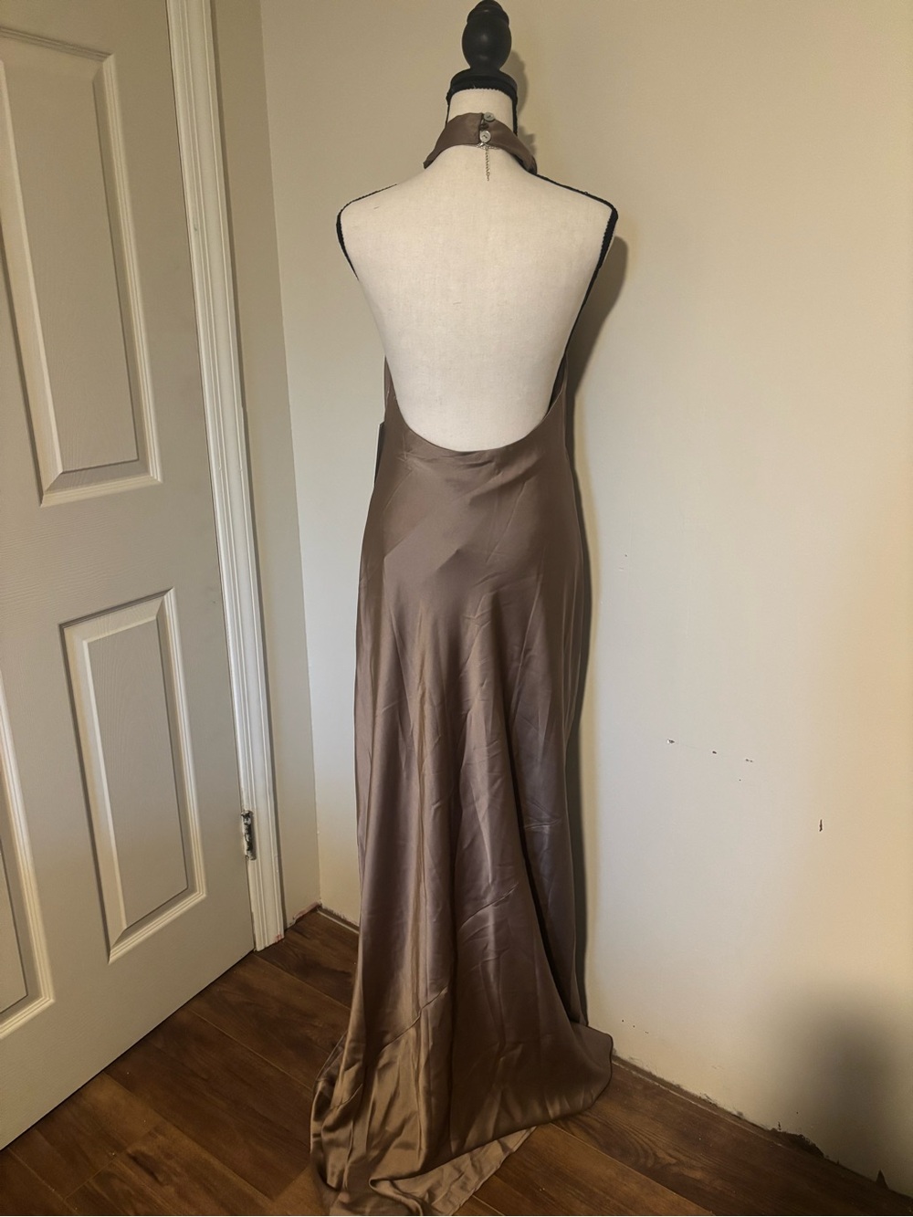 NWT* Show Me Your MuMu Jasmine Halter Maxi Dress Dune Sand Size Small - Picture 3 of 14